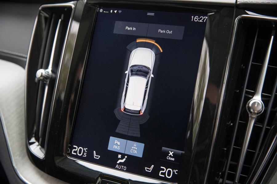Детали интерьера Volvo XC60 D4 Inscription 2017 года  (UK) (фото 167 из 172)